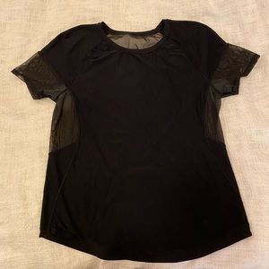 Lululemon Women’s tee Black Size 6/8